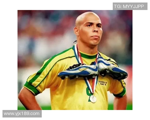 四号足球明星后卫的传奇故事与职业生涯回顾