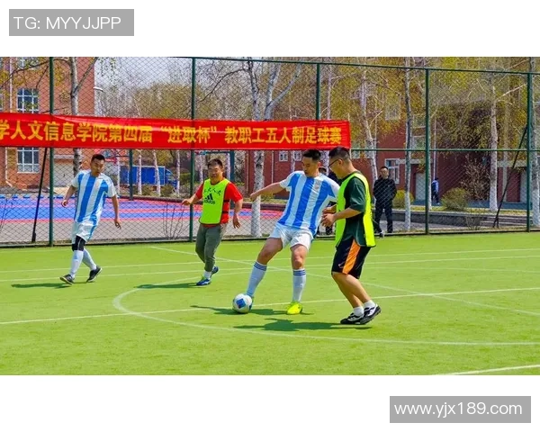 足球明星天天向上展现拼搏精神与团队合作的魅力与激情