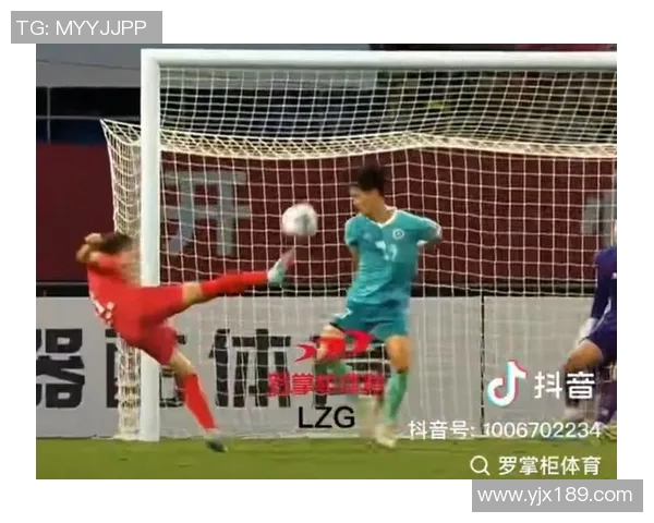 足球明星用挡脸动作庆祝进球瞬间引发热议展现个性与风格