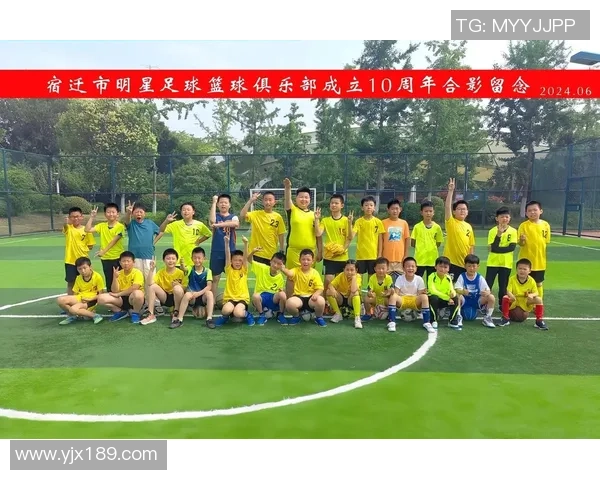 足球明星纷纷送上祝贺图片庆祝球队夺冠展现团结与荣耀